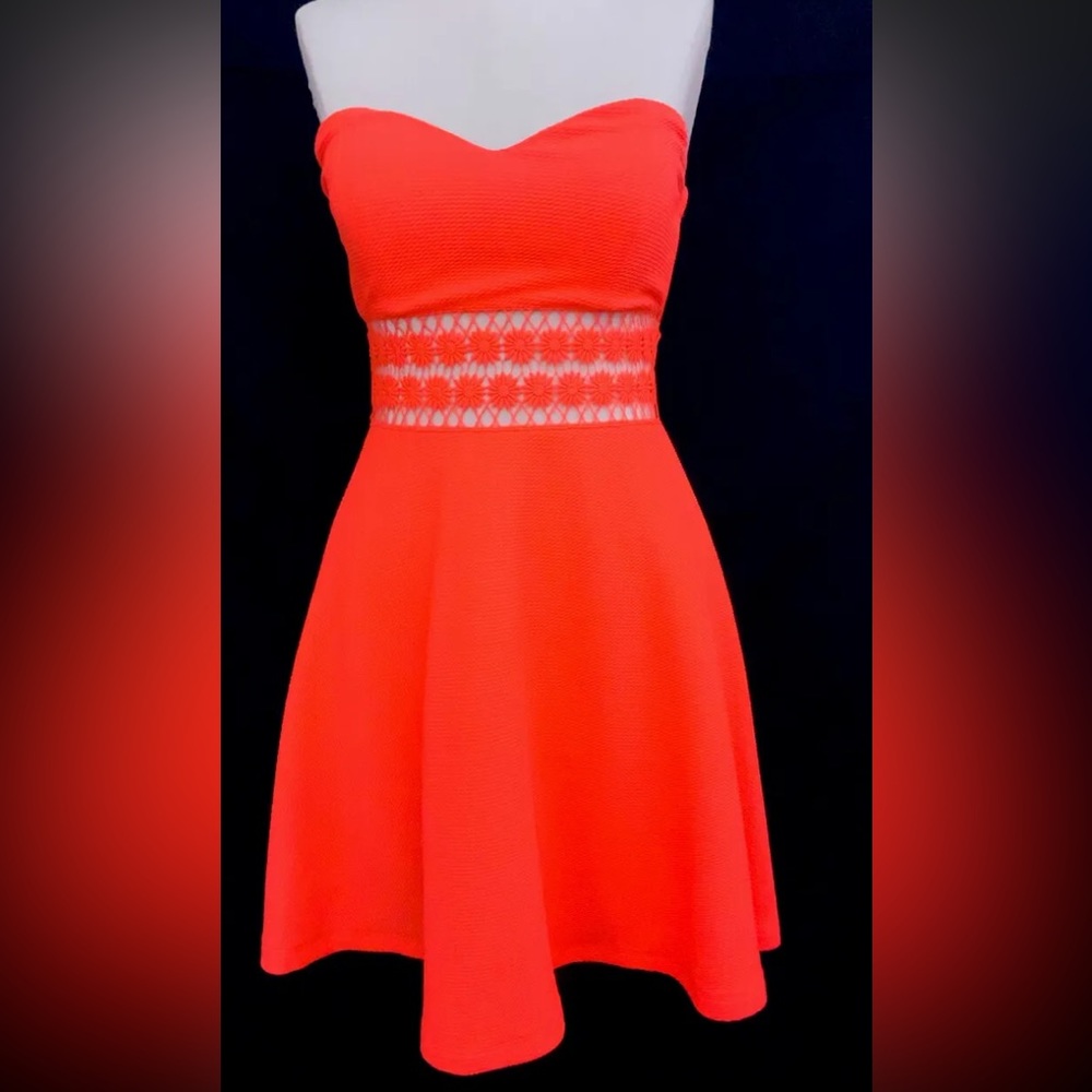 CHARLOTTE RUSSE Daisy Crochet Belly Strapless Skater Dress Size S CORAL color